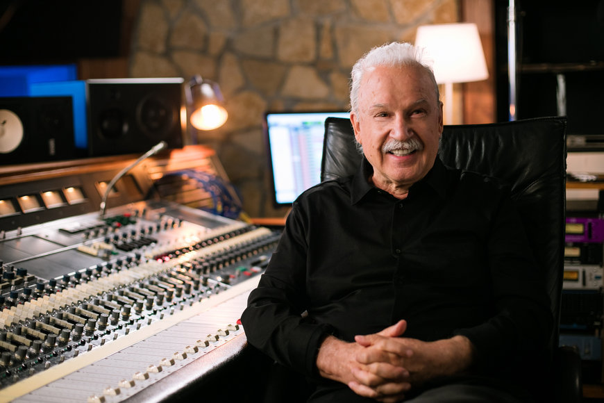 FPT INDUSTRIAL GOES TO CES 2020 WITH GIORGIO MORODER. THE BRAND AND THE RENOWNED MUSIC ARTIST INVITE THE PUBLIC BEHIND THE SCENES AND IN STUDIO TO SHARE HOW THE SIGNATURE SOUND COMES TO LIFE
